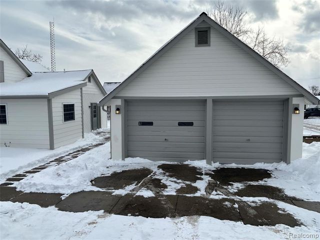 147 N Broadway Street, Lake Orion, MI 48362