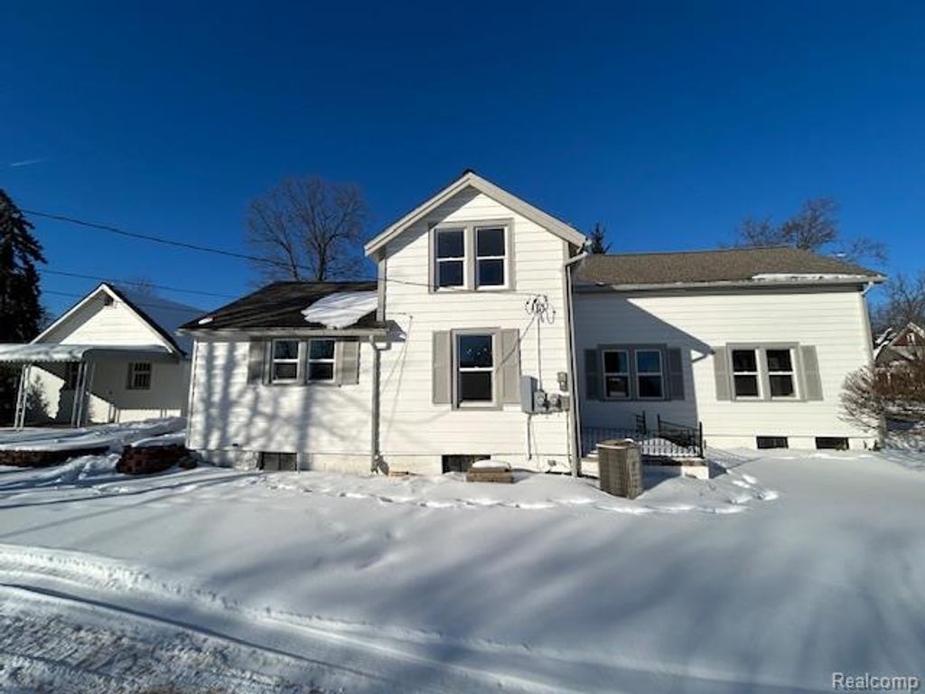 147 N Broadway Street, Lake Orion, MI 48362