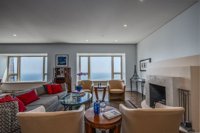 800 N Michigan Avenue 5402, Chicago, IL 60611