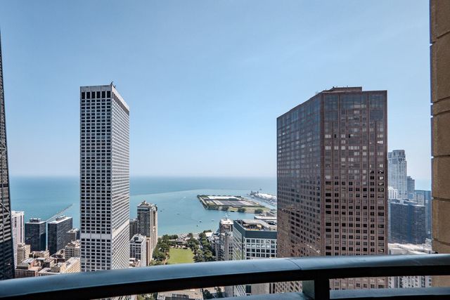 800 N Michigan Avenue 5402, Chicago, IL 60611
