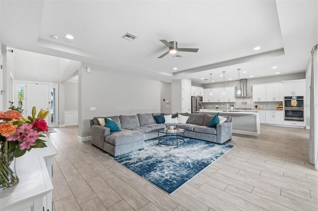 18615 RUE BEAUVAIS, Lutz, FL 33558