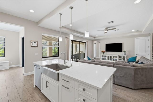 18615 RUE BEAUVAIS, Lutz, FL 33558
