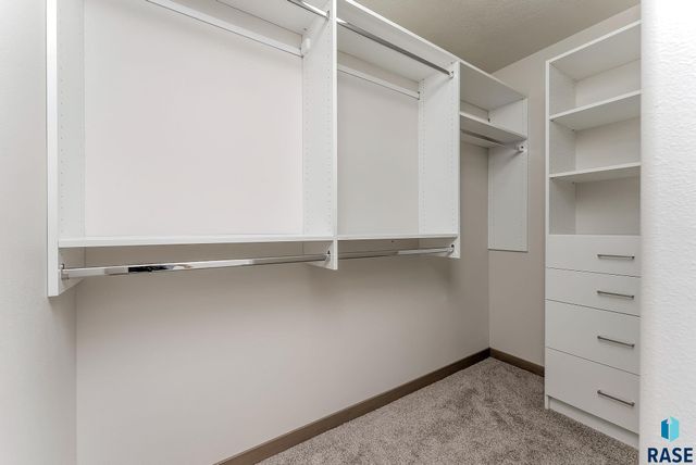 5325 S Bahnson Ave Avenue, Sioux Falls, SD 57110