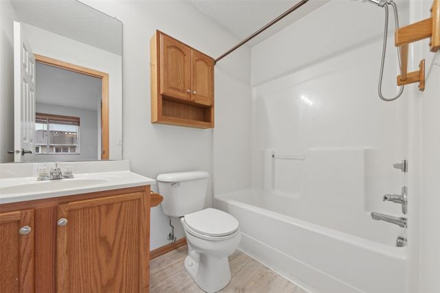 2200 Hart Avenue 1, Des Moines, IA 50320