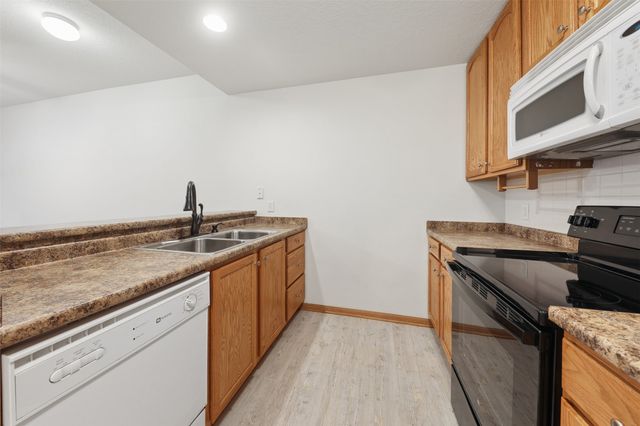 2200 Hart Avenue 1, Des Moines, IA 50320