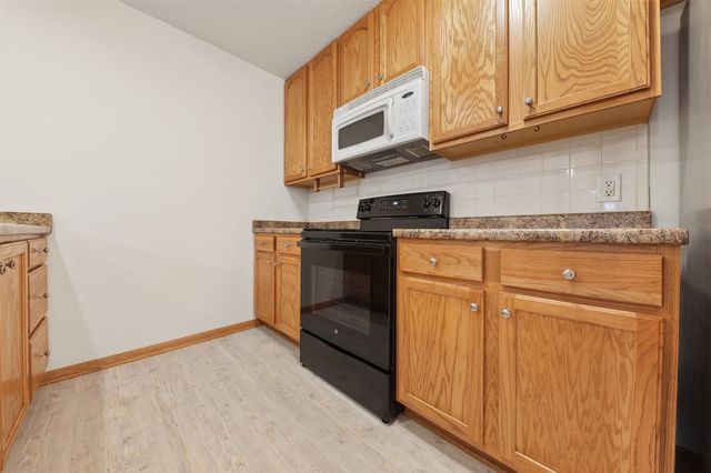 2200 Hart Avenue 1, Des Moines, IA 50320