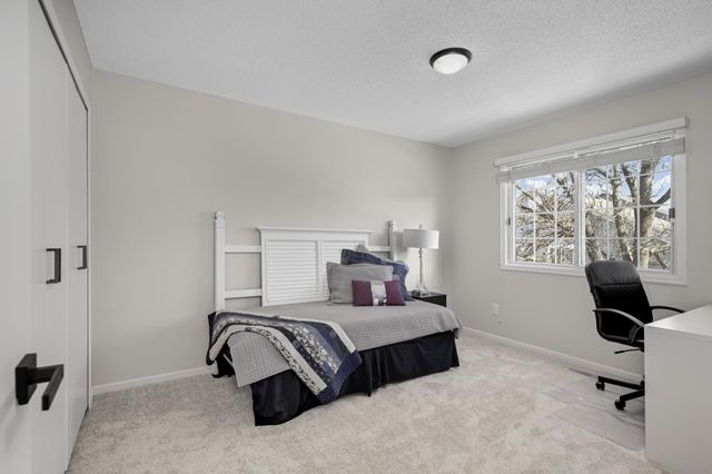 2572 Lockwood Drive 68, Mendota Heights, MN 55120