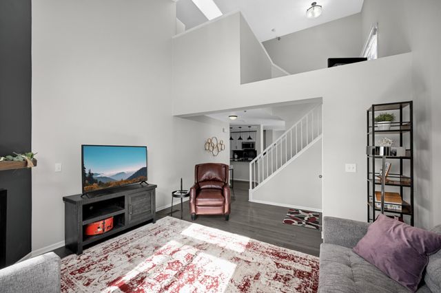 2572 Lockwood Drive 68, Mendota Heights, MN 55120