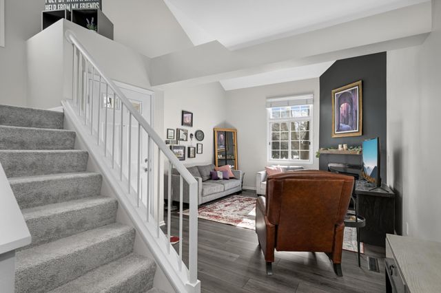 2572 Lockwood Drive 68, Mendota Heights, MN 55120