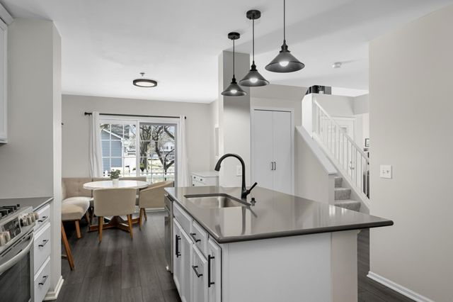 2572 Lockwood Drive 68, Mendota Heights, MN 55120