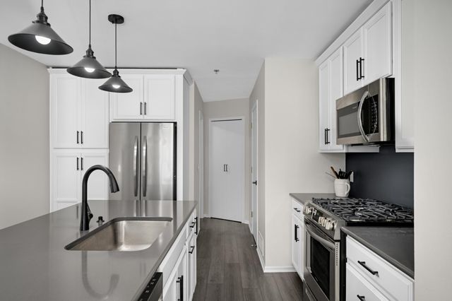 2572 Lockwood Drive 68, Mendota Heights, MN 55120