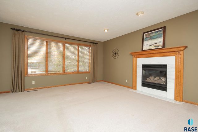 1017 E 63rd St Street, Sioux Falls, SD 57108