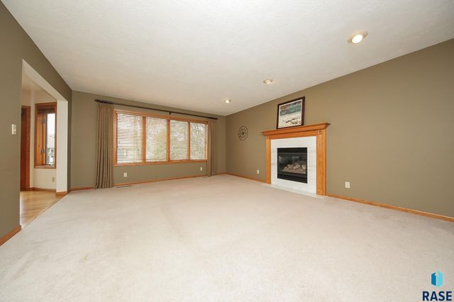 1017 E 63rd St Street, Sioux Falls, SD 57108