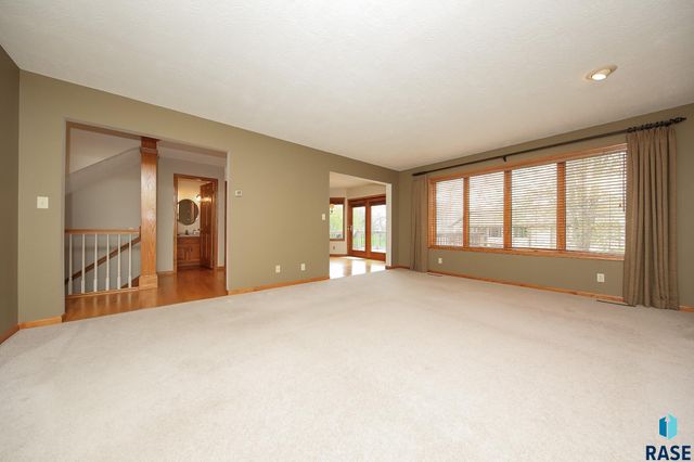 1017 E 63rd St Street, Sioux Falls, SD 57108