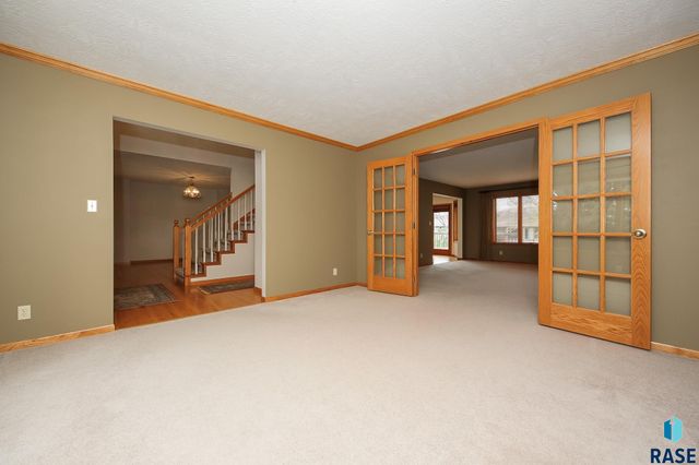 1017 E 63rd St Street, Sioux Falls, SD 57108