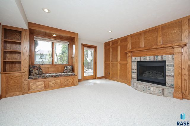 1017 E 63rd St Street, Sioux Falls, SD 57108