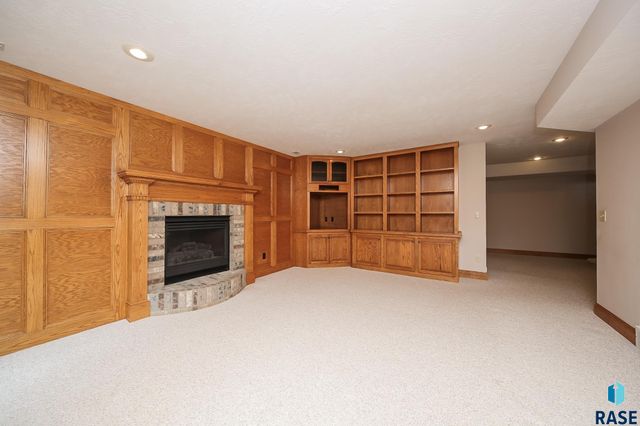 1017 E 63rd St Street, Sioux Falls, SD 57108