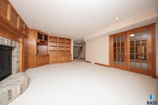 1017 E 63rd St Street, Sioux Falls, SD 57108