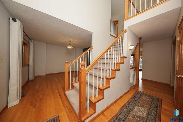 1017 E 63rd St Street, Sioux Falls, SD 57108