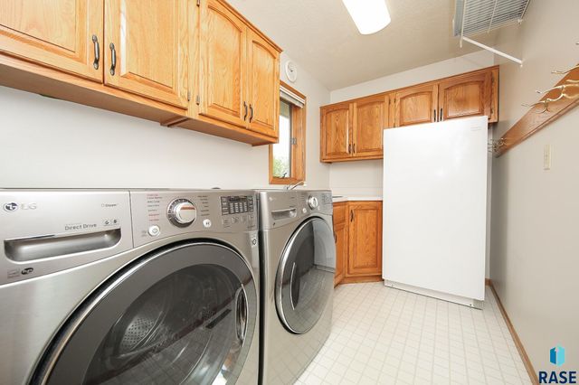 1017 E 63rd St Street, Sioux Falls, SD 57108