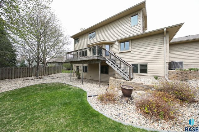 1017 E 63rd St Street, Sioux Falls, SD 57108