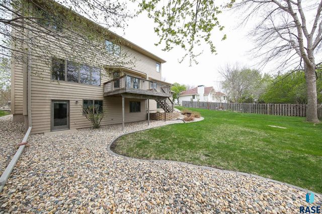 1017 E 63rd St Street, Sioux Falls, SD 57108