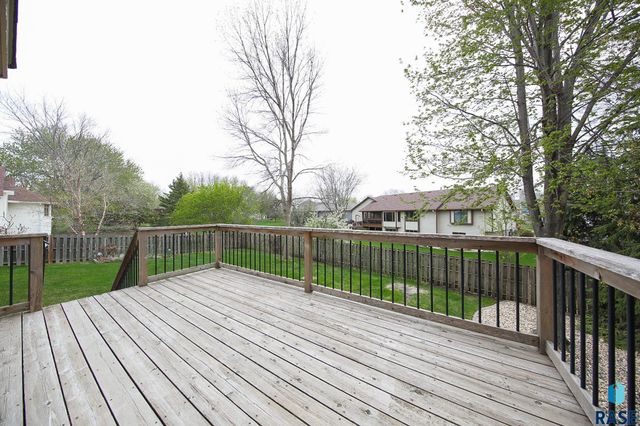 1017 E 63rd St Street, Sioux Falls, SD 57108
