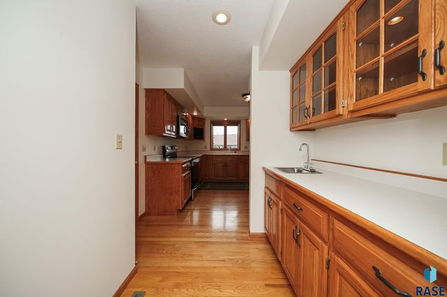 1017 E 63rd St Street, Sioux Falls, SD 57108