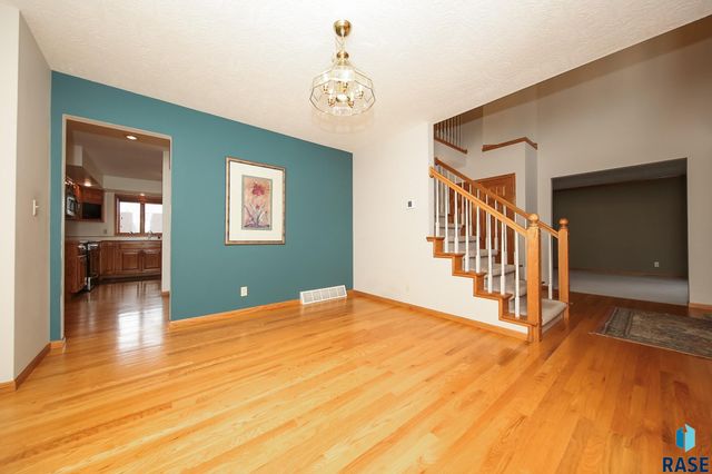 1017 E 63rd St Street, Sioux Falls, SD 57108