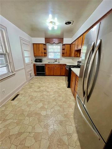 44 Rivercrest DR, Portsmouth, VA 23701