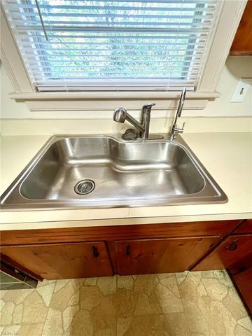 44 Rivercrest DR, Portsmouth, VA 23701