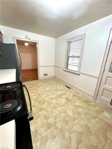 44 Rivercrest DR, Portsmouth, VA 23701