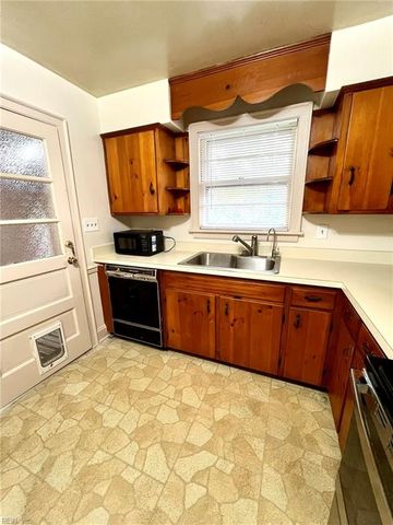 44 Rivercrest DR, Portsmouth, VA 23701