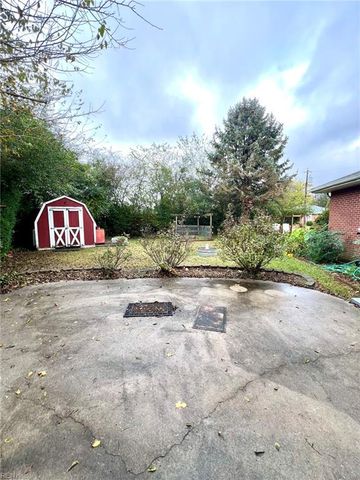 44 Rivercrest DR, Portsmouth, VA 23701