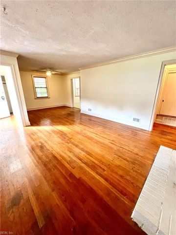 44 Rivercrest DR, Portsmouth, VA 23701