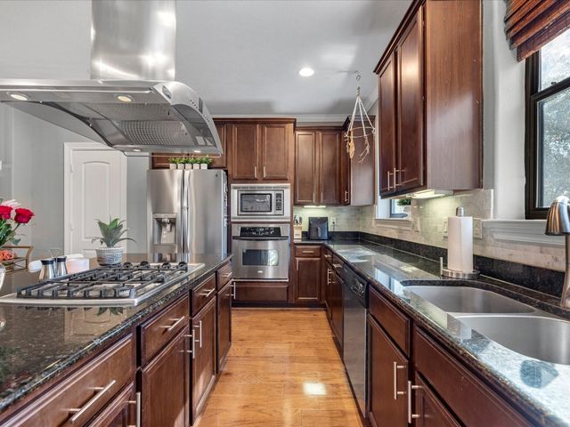 905 Garden Oaks Terrace, Houston, TX 77018