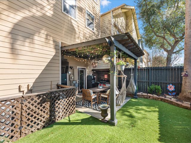 905 Garden Oaks Terrace, Houston, TX 77018