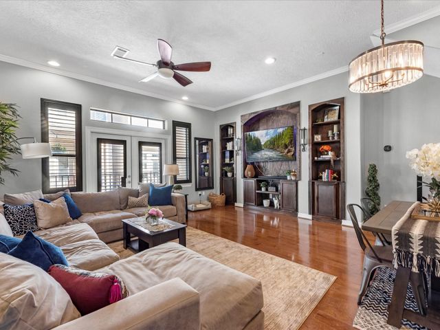 905 Garden Oaks Terrace, Houston, TX 77018