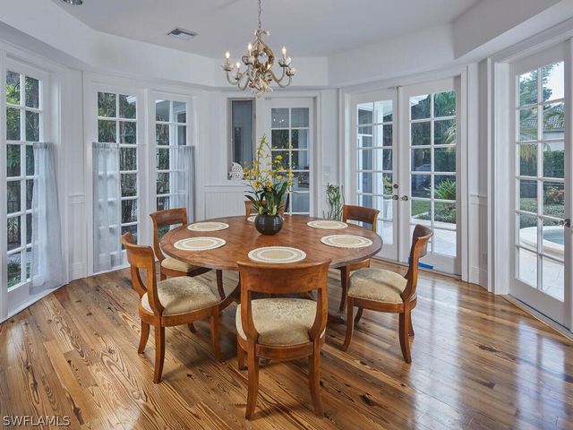 2750 Treasure LN, Naples, FL 34102