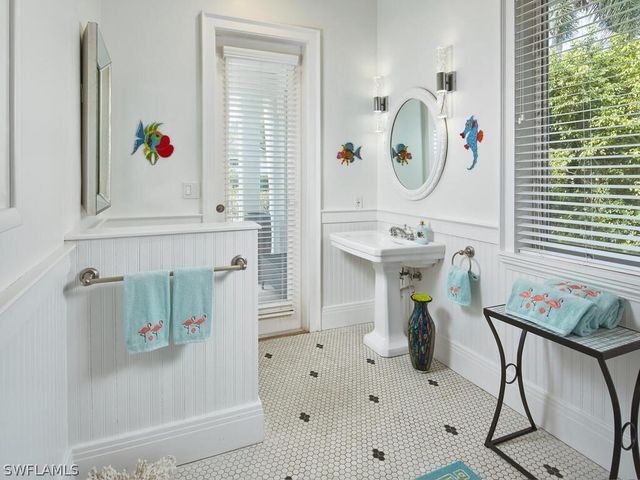 2750 Treasure LN, Naples, FL 34102