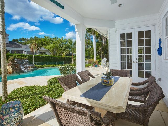 2750 Treasure LN, Naples, FL 34102