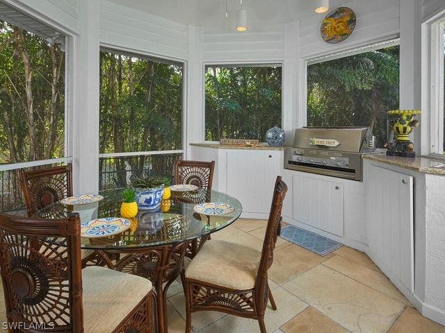 2750 Treasure LN, Naples, FL 34102