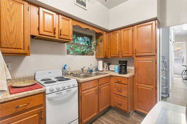 425 Braddock Rd, Forest Hills Boro, PA 15221