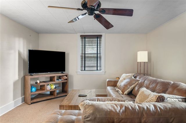 425 Braddock Rd, Forest Hills Boro, PA 15221