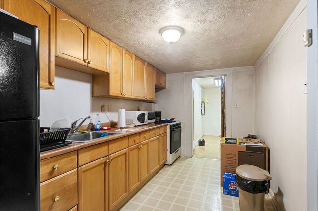 425 Braddock Rd, Forest Hills Boro, PA 15221