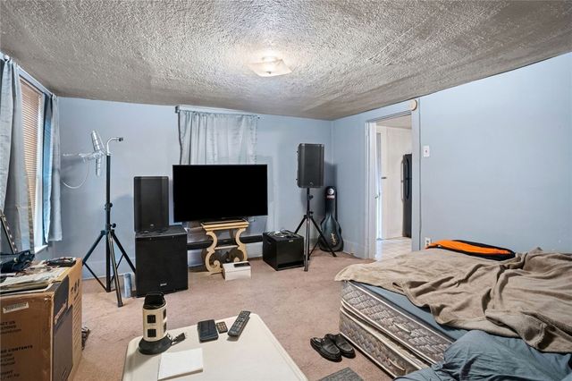 425 Braddock Rd, Forest Hills Boro, PA 15221