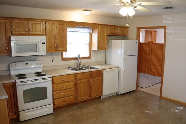 11919 Farm Road 2010, Monett, MO 65708