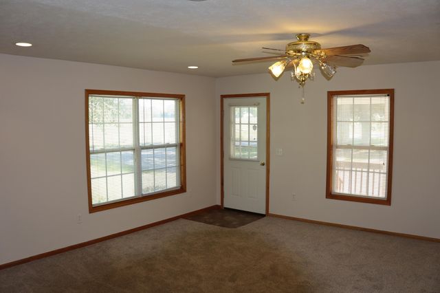 11919 Farm Road 2010, Monett, MO 65708