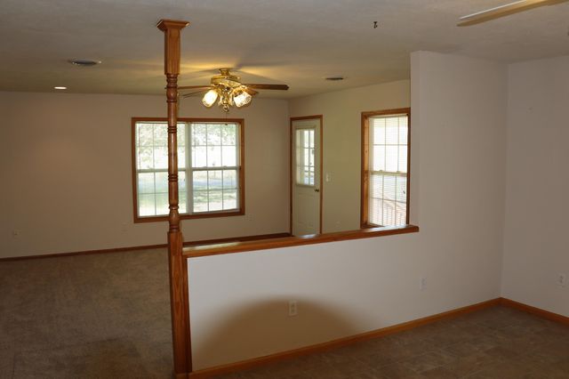 11919 Farm Road 2010, Monett, MO 65708