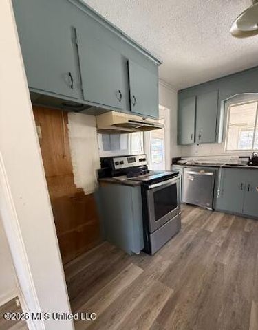 208 W Lisa Drive, Pearl, MS 39208